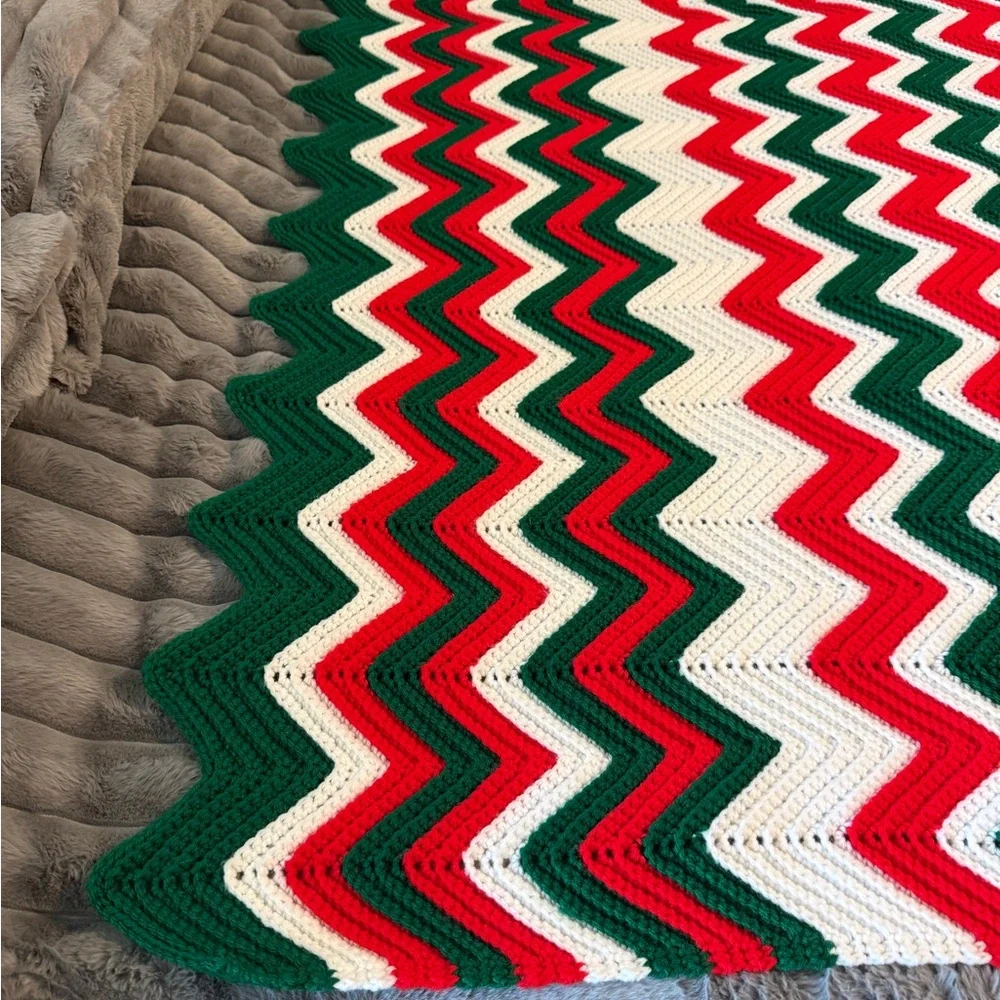 Holiday Zigzag Blanket - Red, Green, White